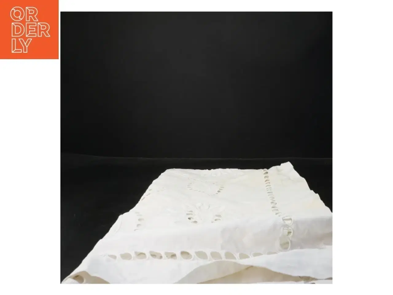 Billede 2 - Vintage håndbroderet dug (str. 115x120 cm)