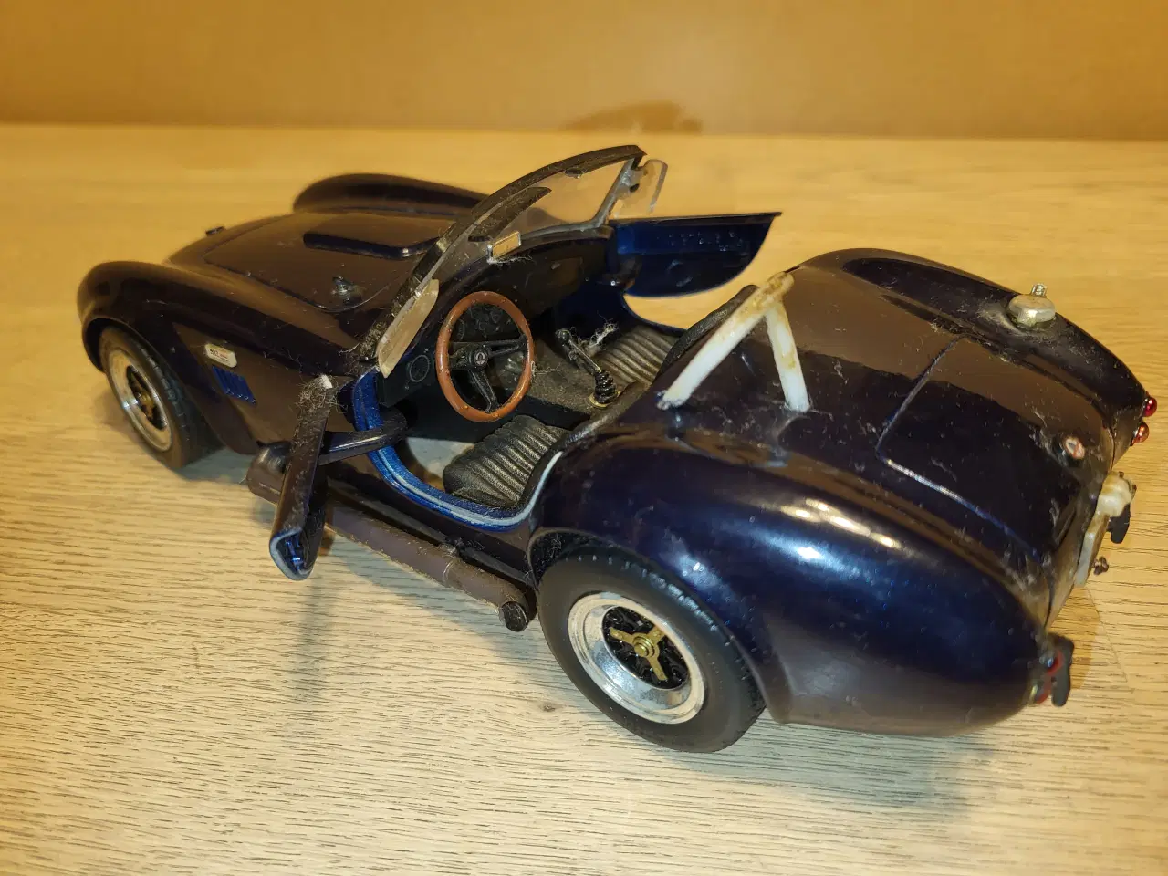 Billede 6 - Modelbil. Shelby Cobra 427 S/C (1964). Skala 1/18.