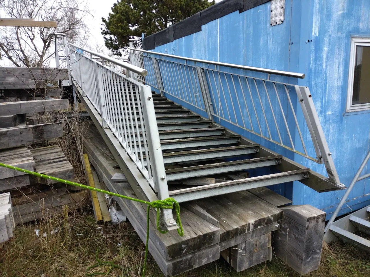 Billede 2 - Trappe med repos, evt. brandtrappe.