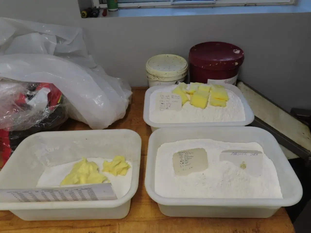 Billede 8 - Arbejdsbord med indhold