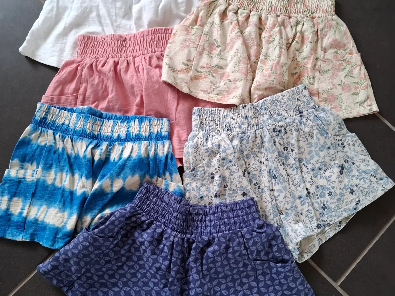 Billede 1 - 6stk shorts/nederdel next 40kr stk 