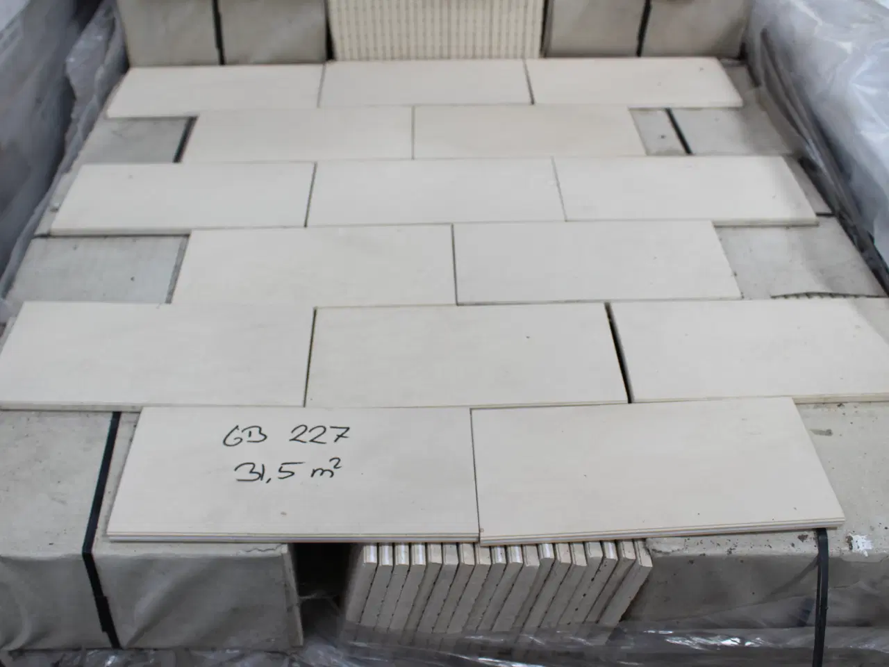 Billede 4 - Kraftige hvid mat klinke 12x24 55 m2 KUN 4675,-