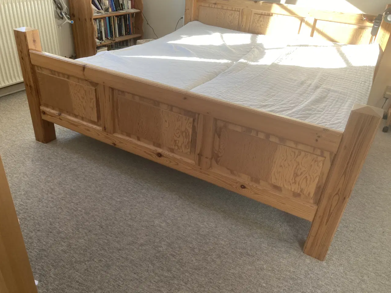 Billede 6 - Dobbeltseng med fyldninger i gavle