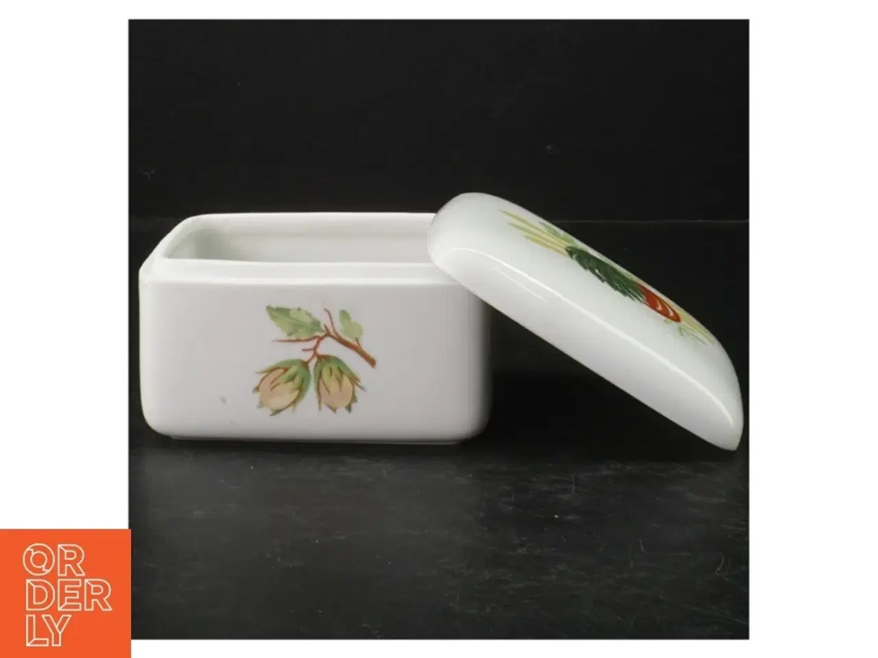 Billede 2 - Porcelænsdåse med låg fra Lyngby (str. 12x10 cm)