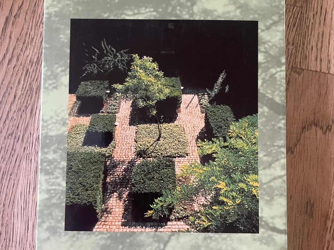 Billede 2 - Dansk havekunst år 1000-1996, Annemarie Lund