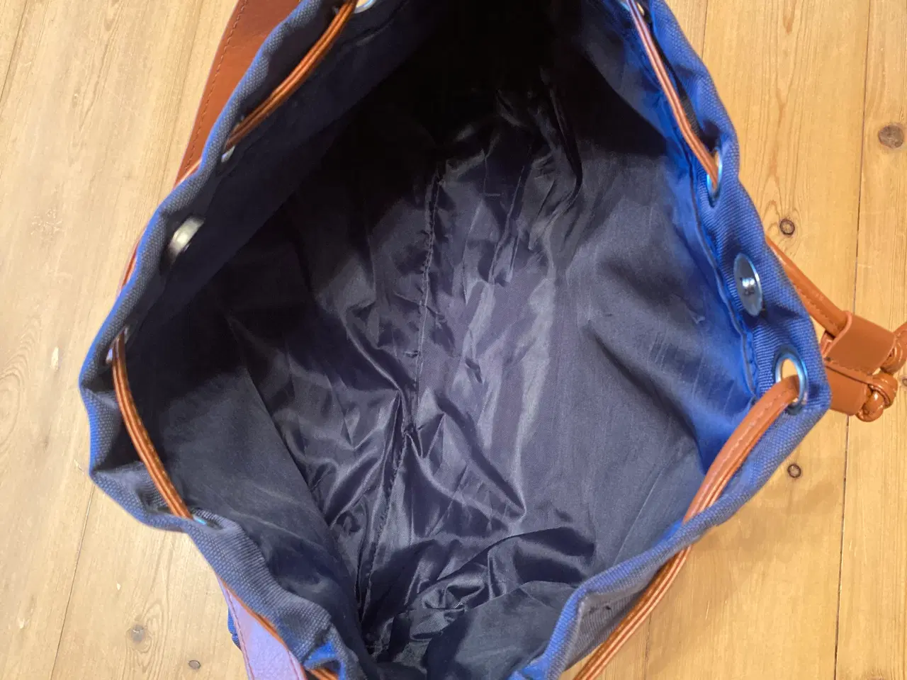 Billede 3 - Håndtaske i mørkeblå nylon