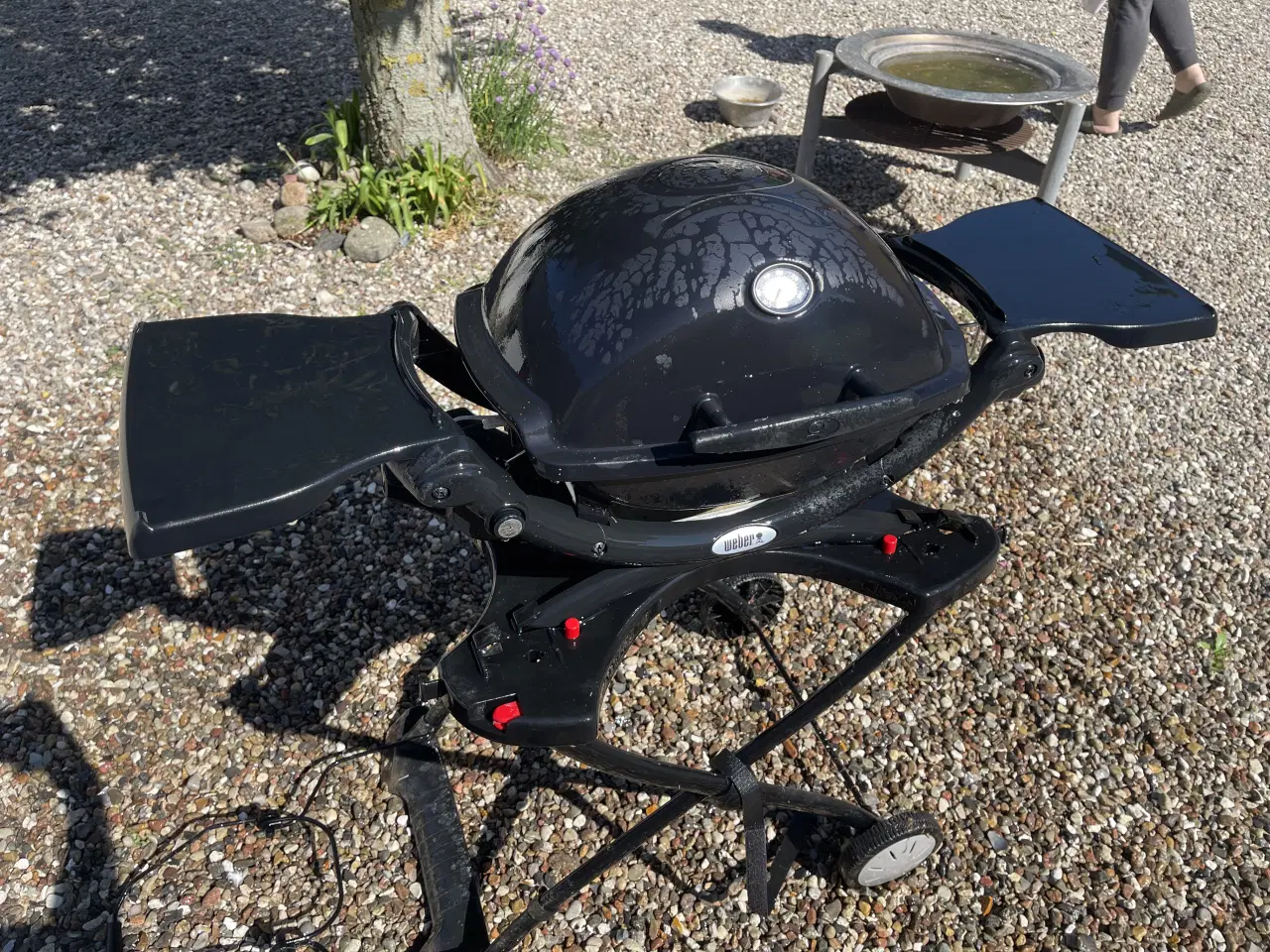 Billede 1 - Weber Q1200 gassgrill m. trækvogn
