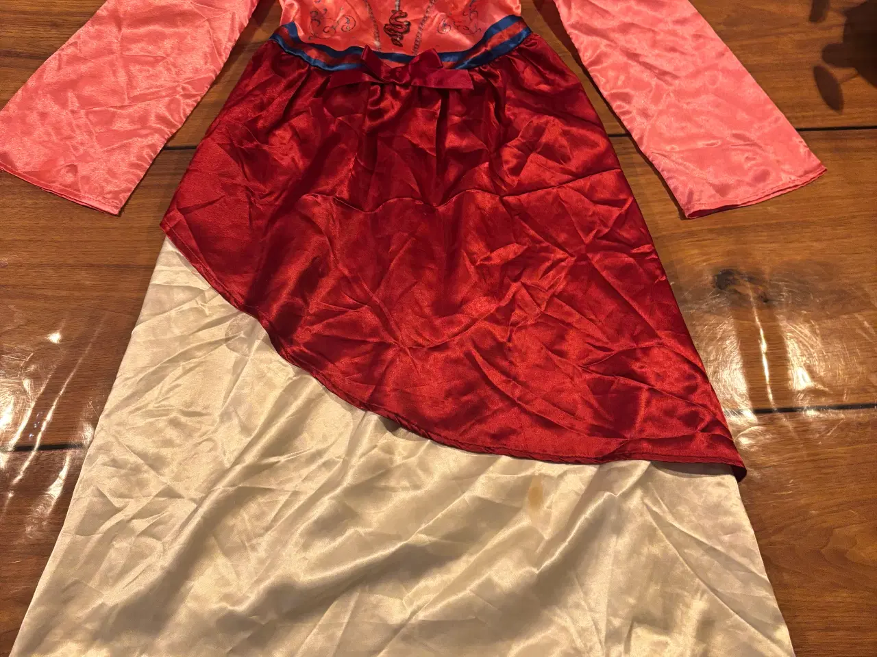 Billede 2 - Mulan kostume str 122