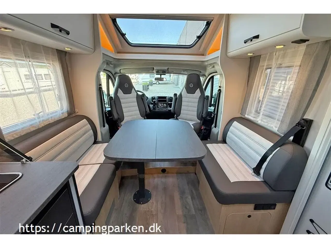 Billede 4 - 2025 - SunLight T 68 C Adv. Edition   Sunlights populære model med face-to-face, automatgear og meget udstyr