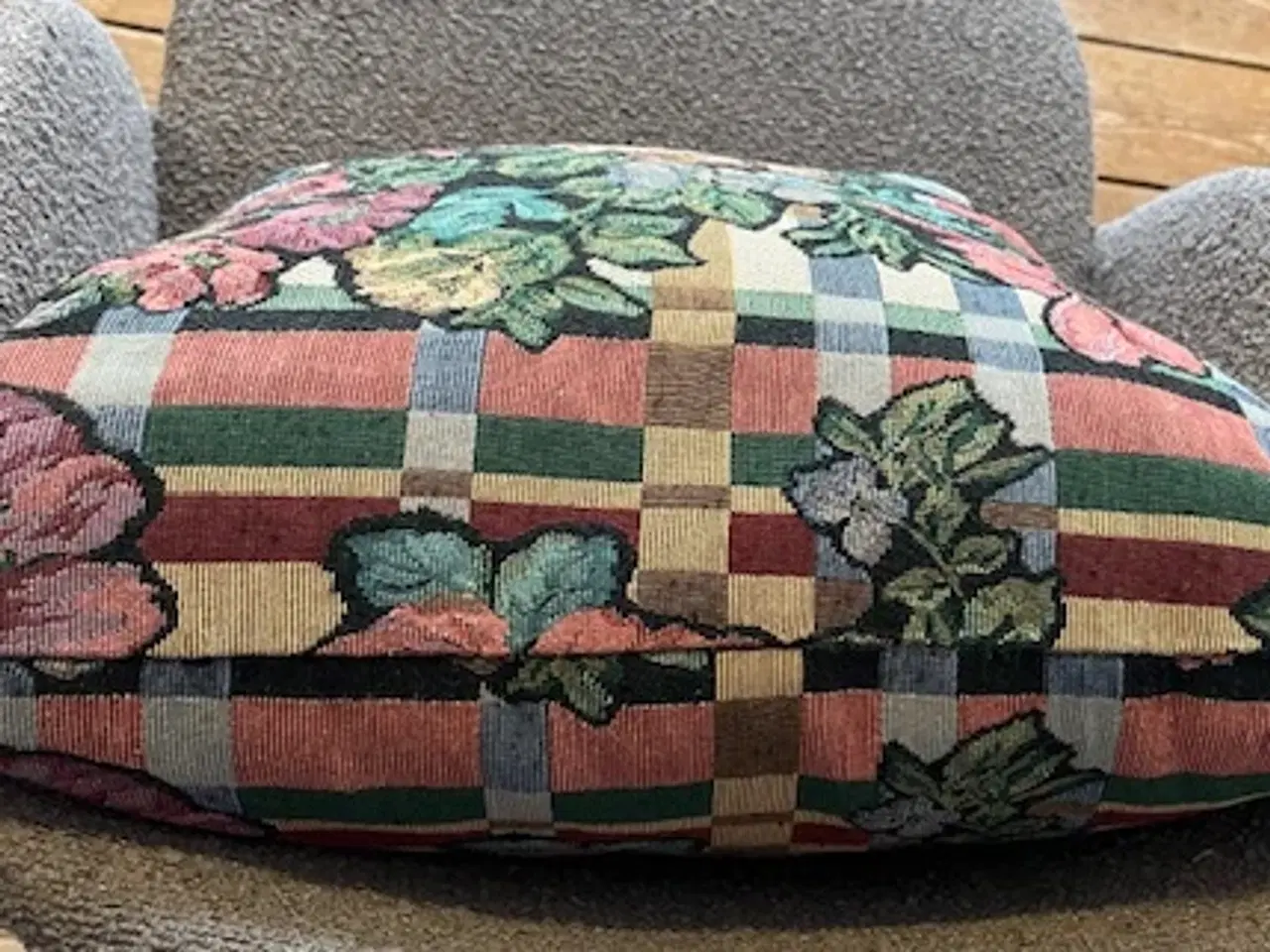 Billede 8 - 2 smukke Gobelin-puder med blomstermotiv