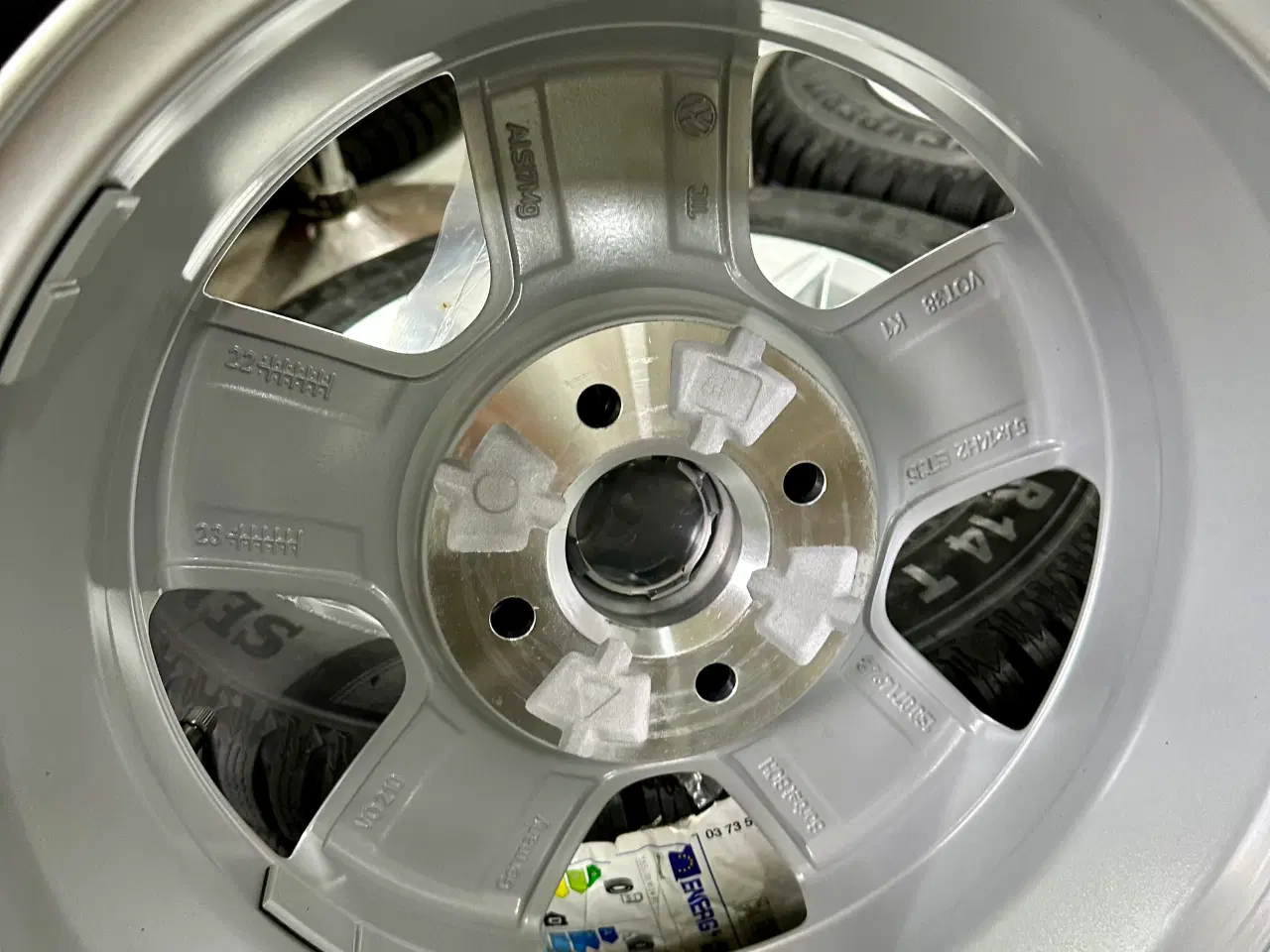 Billede 5 - Vw Up fælge -med vinterdæk