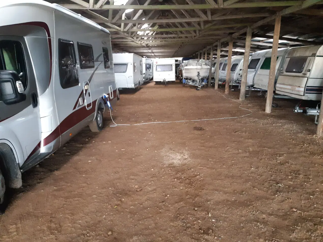 Billede 1 - Opbevaring af campingvogn bil og båd i Ribe.