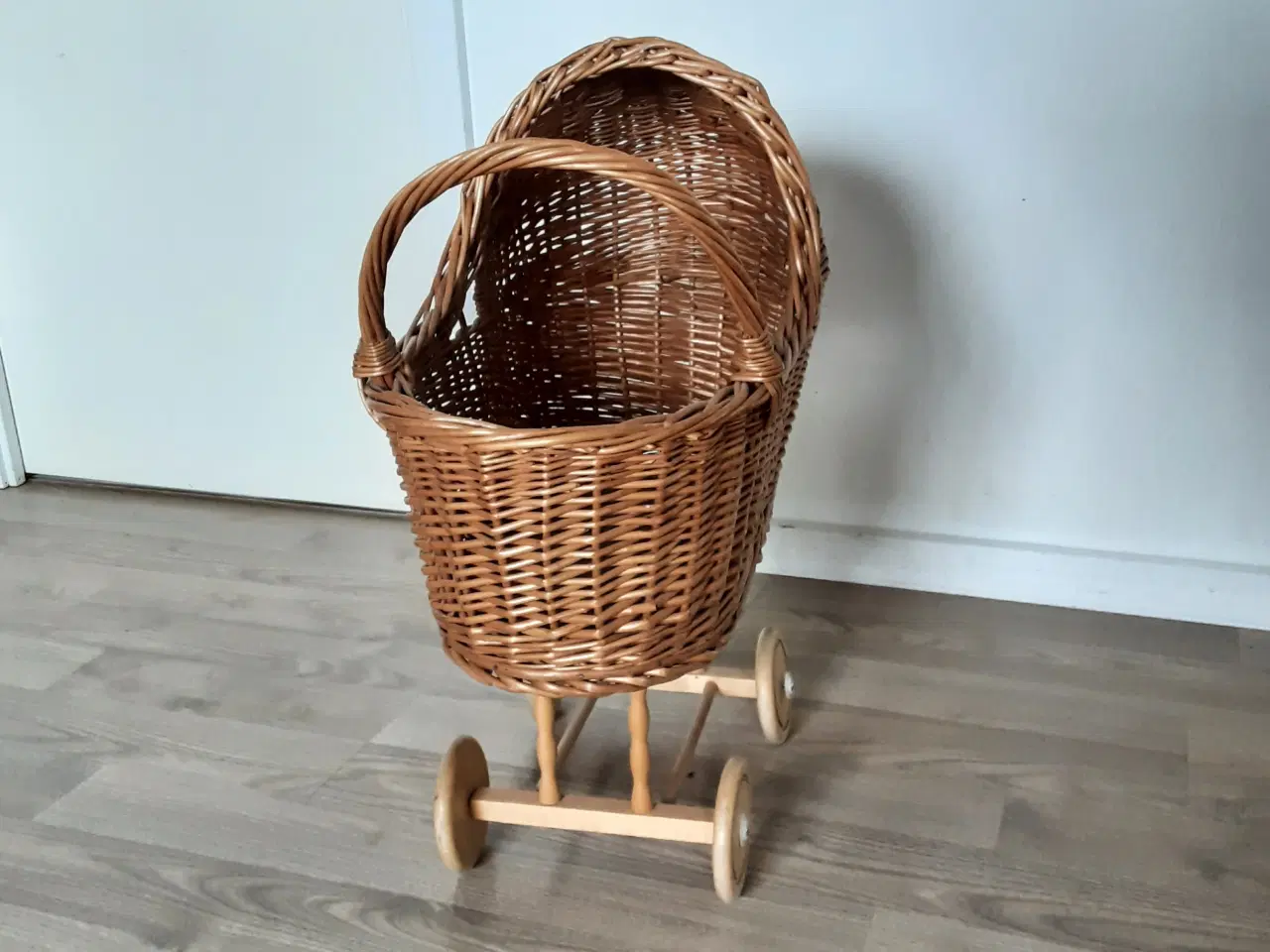 Billede 2 - Dukkevogn i fileflet