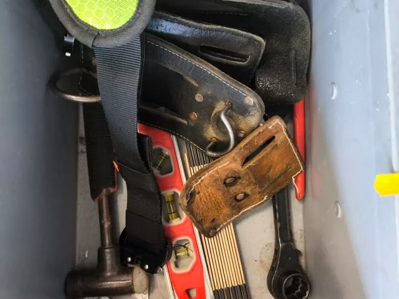 Billede 3 - Kasse m. sikringsgrej samt div.