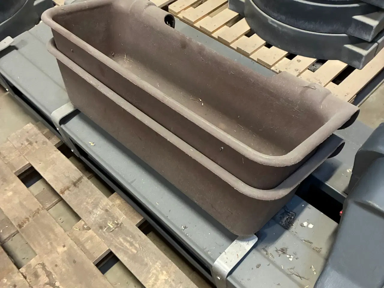 Billede 1 - Foderkrybber