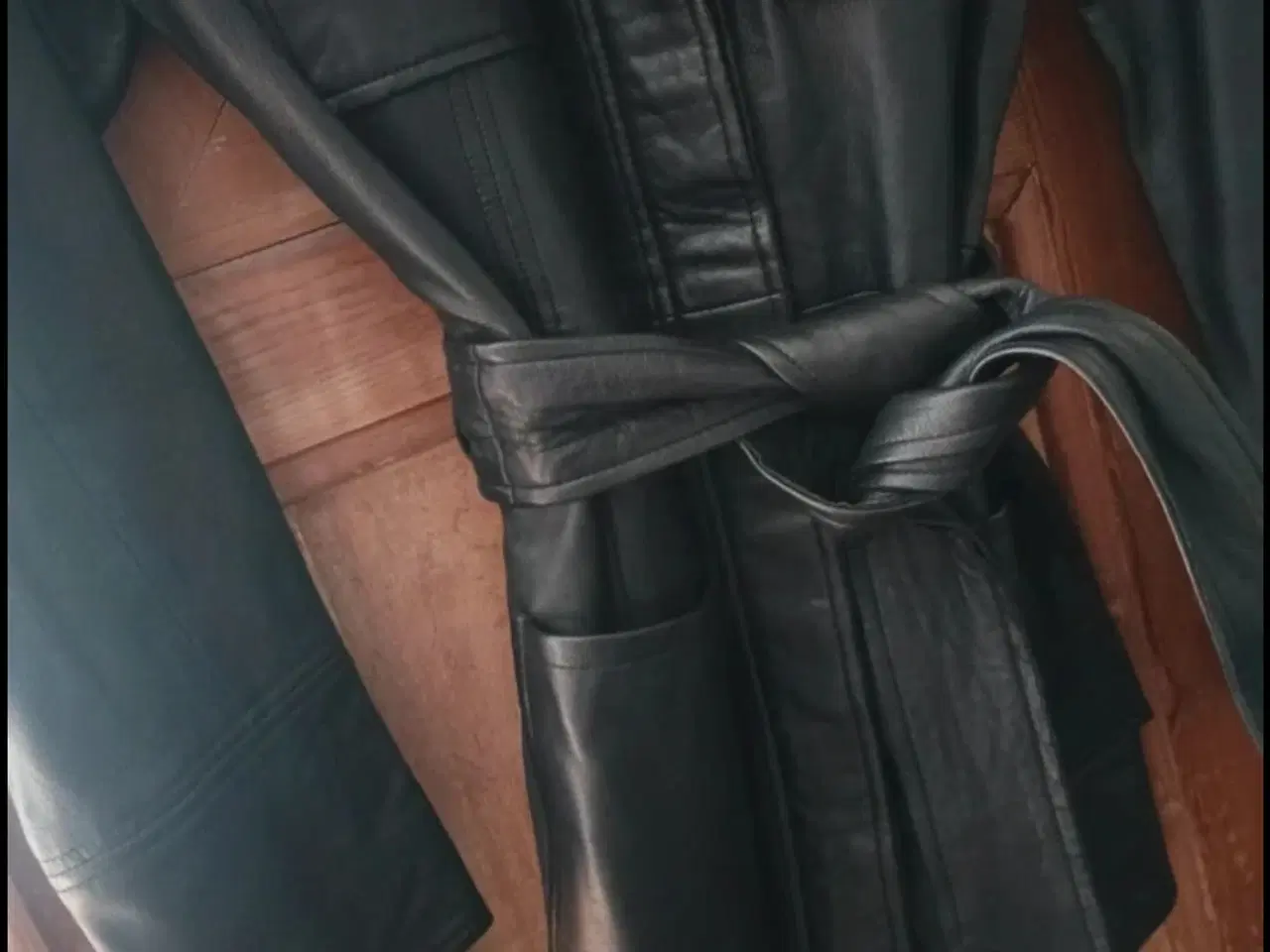 Billede 4 - Skindjakke, Soft Rebels sort med aftageligt bælte