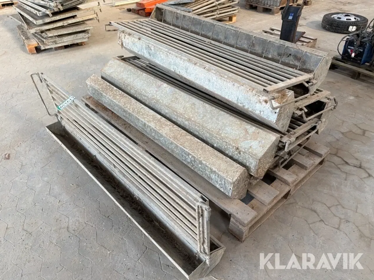 Billede 4 - Fodertrug og Inventar til svin