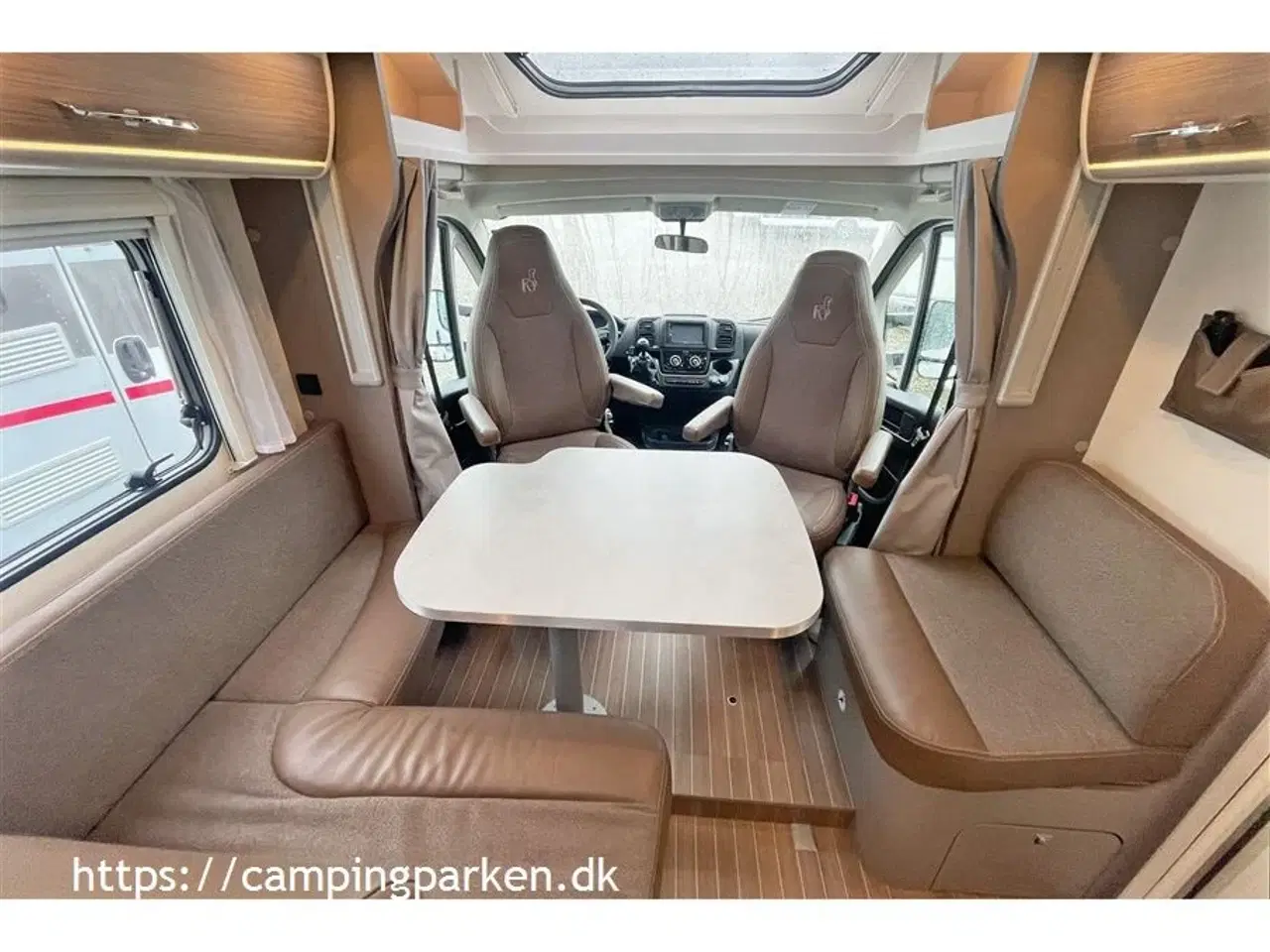 Billede 4 - 2022 - Etrusco T 7400 QB   En næsten ny autocamper med alt det rigtige udstyr!