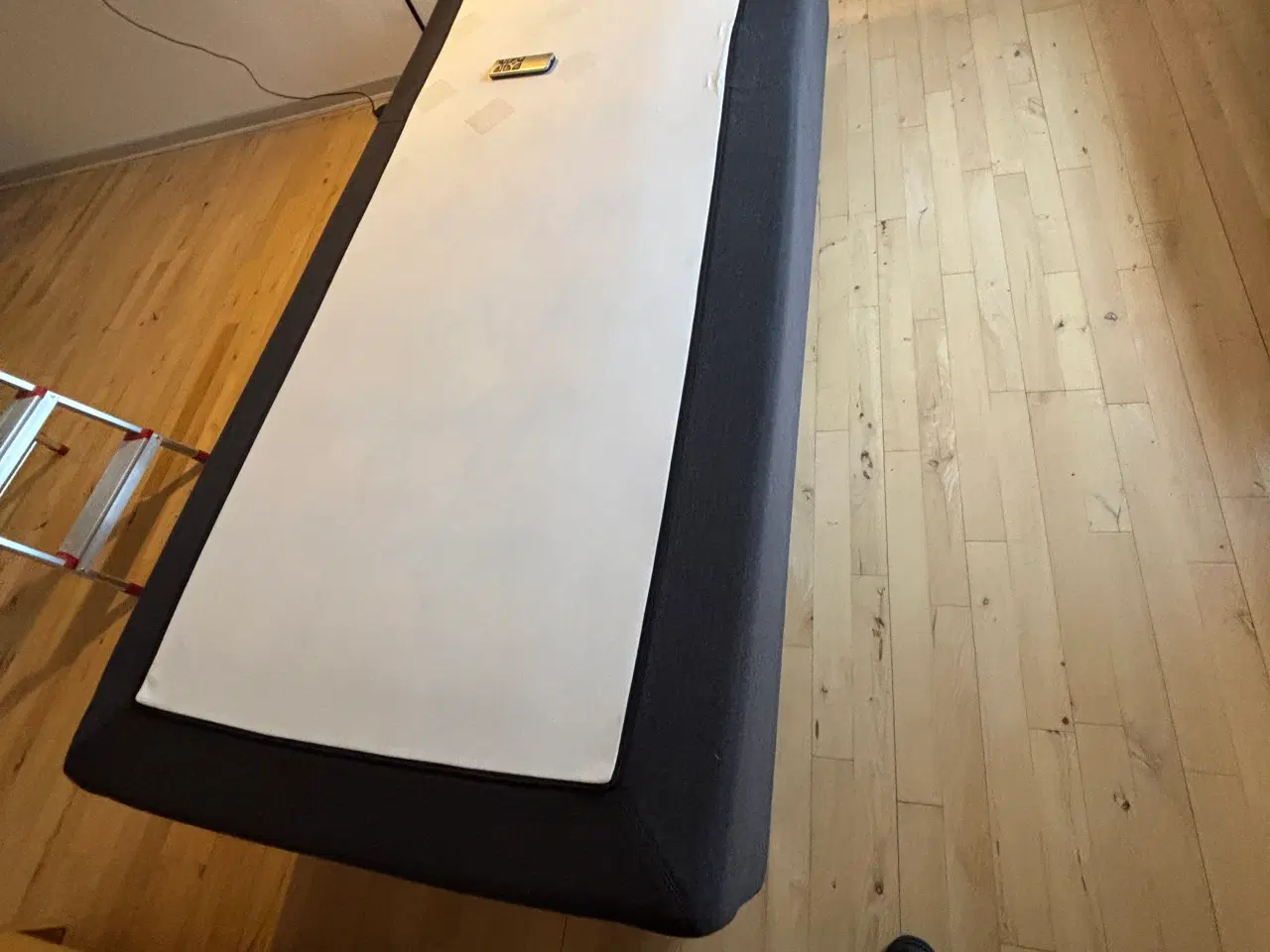 Billede 2 - Fuld funktionsdygtige Elevationsseng med grå stof