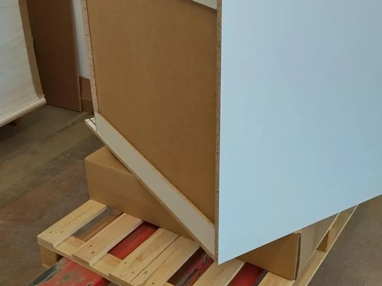 Billede 4 - 1 stk. Usamlet hjørneunderskab m/2 karruseller.