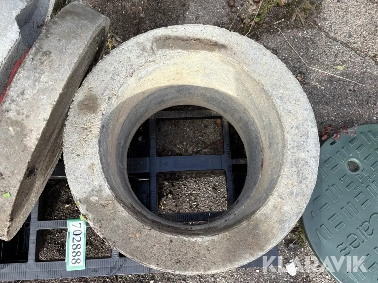 Billede 4 - Brøndringe og brønddæksler