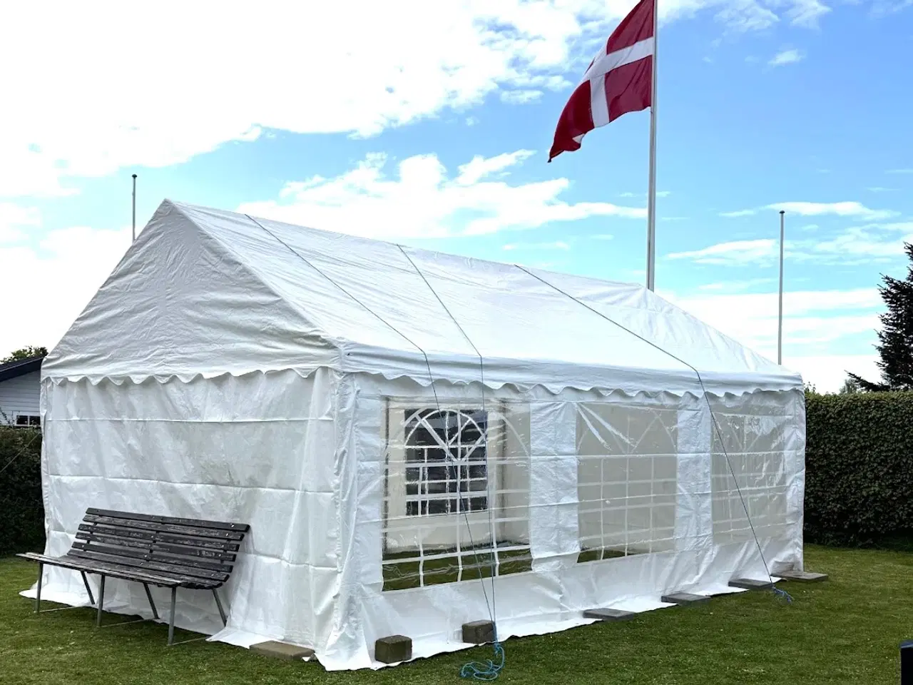 Billede 1 - Hvid Partytelt i god stand.