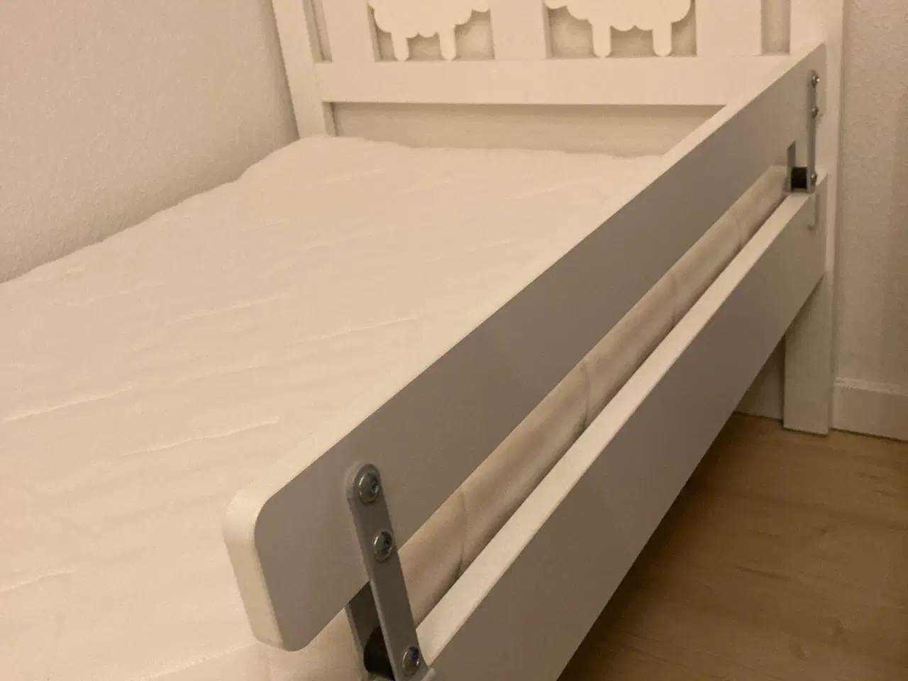 Billede 1 - Juniorseng med god madras