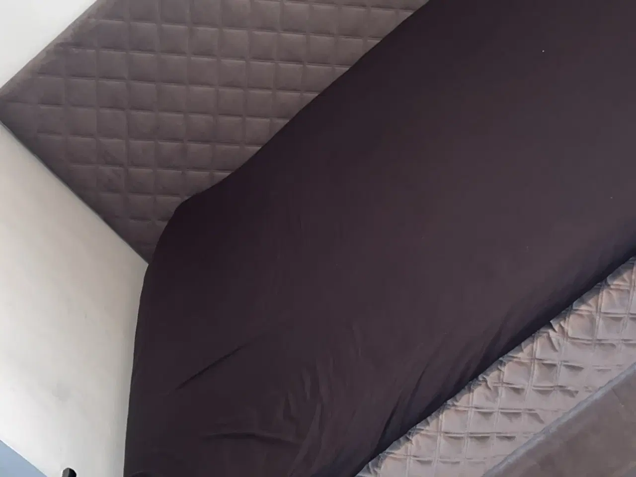 Billede 4 - ILVA kontinentalseng inkl. sengegavl – 210x210 cm