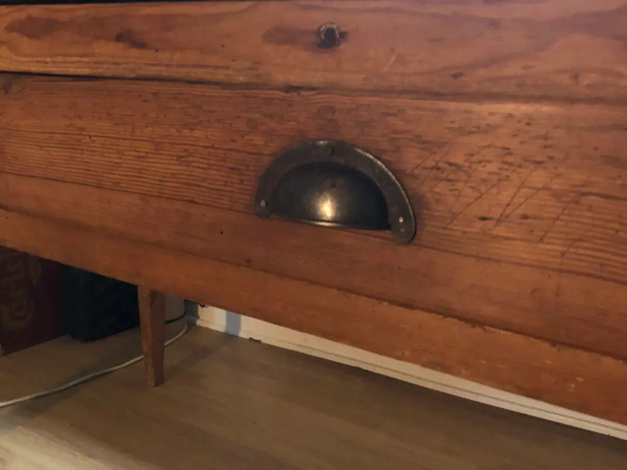 Billede 5 - Rustikt spisebord i landlig stil, med flot patina 