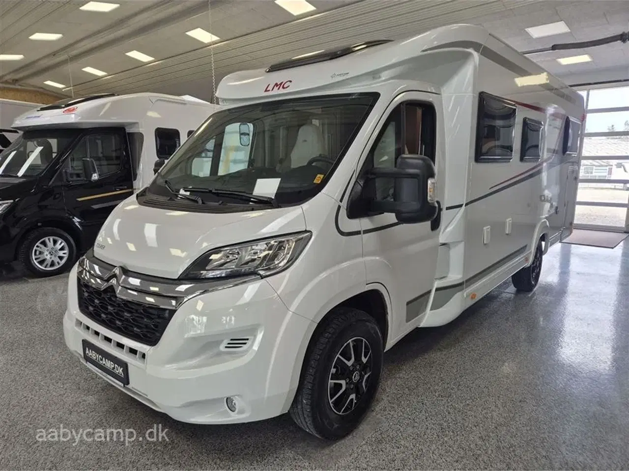 Billede 4 - 2023 - LMC Tourer H730 G Lift   Markise. solcelle. 200Ah lithium. 2000w inverter. 2x tv. Avara alarm. gulvtæppe. kompressor køleskab. Thetford ovn. gulvarme. undervognsbehandlet og lakforseglet.