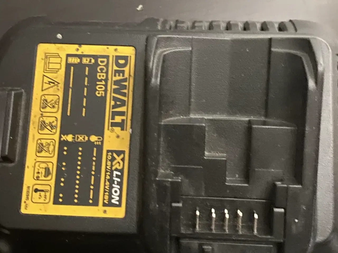 Billede 1 - DeWalt lader ..lader ikke har ikke været varm måsk