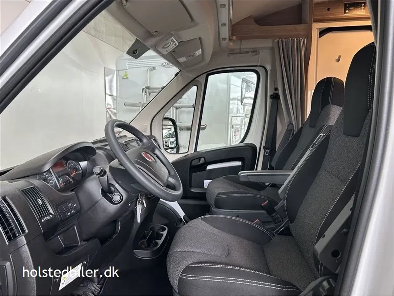 Billede 6 - 2021 - Carado V337   KM 21000 og 2 enkeltsenge.