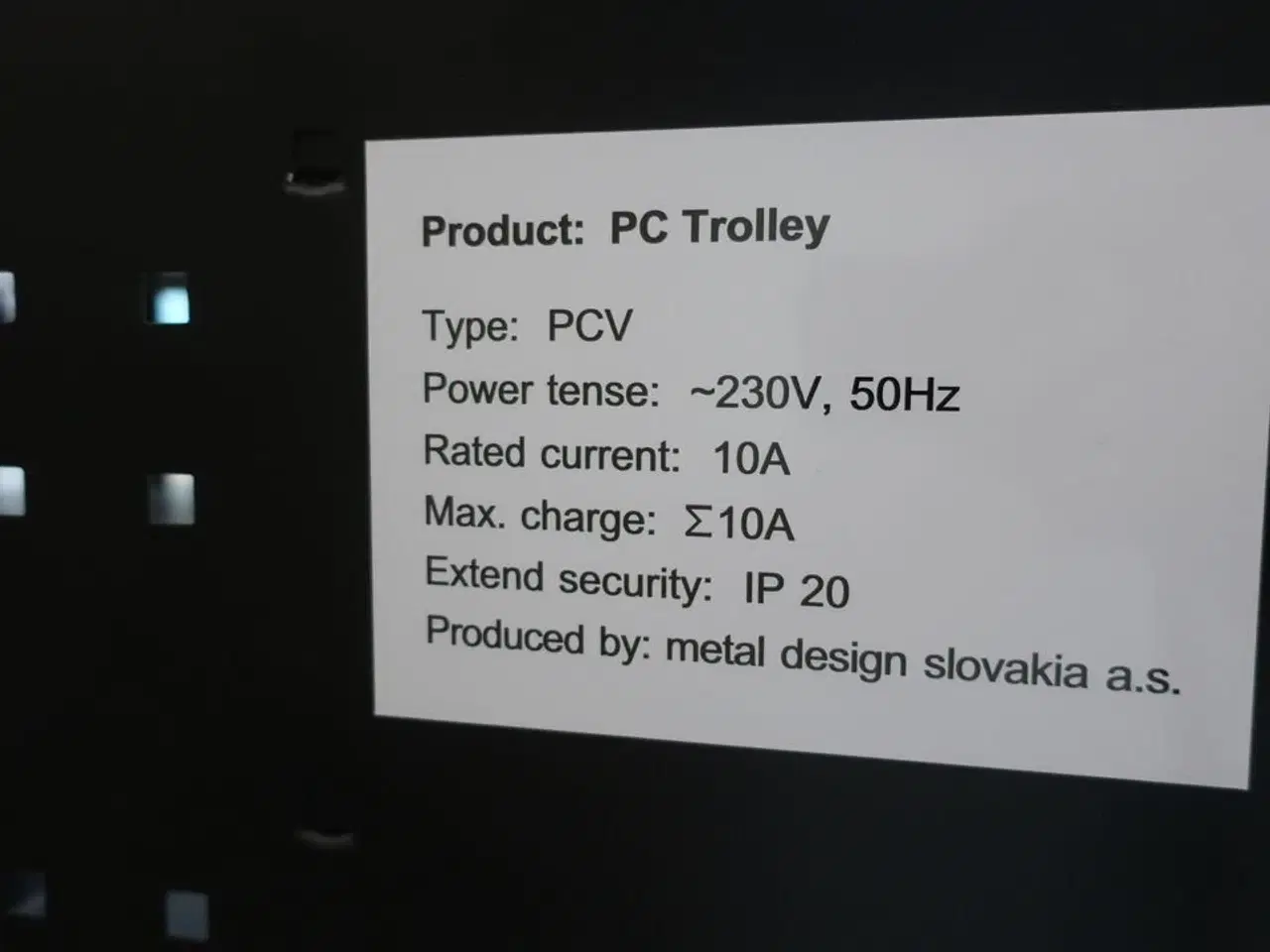 Billede 4 - Skab til PC'er m. stik til lader ved hver hylde