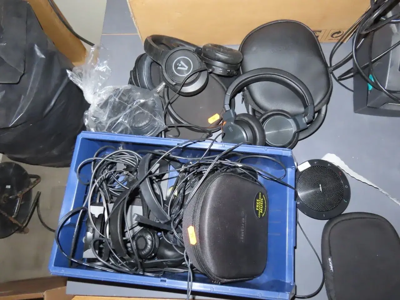 Billede 1 - Kasse med blandede headsets, bl.a. JABRA