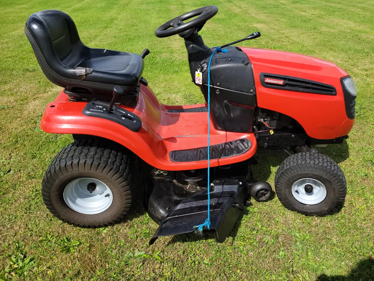 Billede 4 - Velkørende Jonsered LT2317A 42" Hydrostatgear 