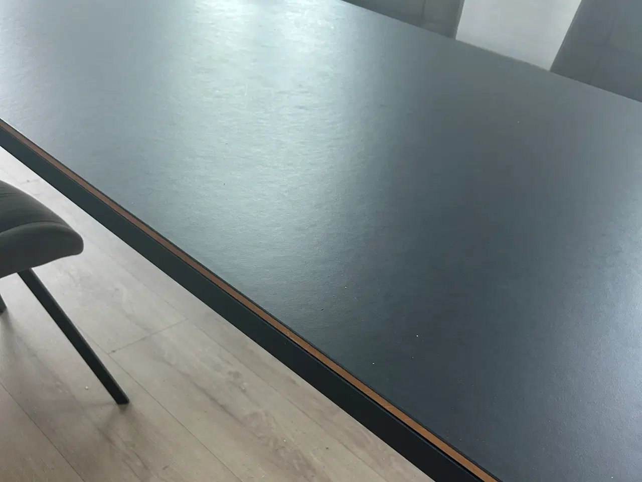 Billede 2 - Spisebord, sort linoleum på bordplade og egetræska