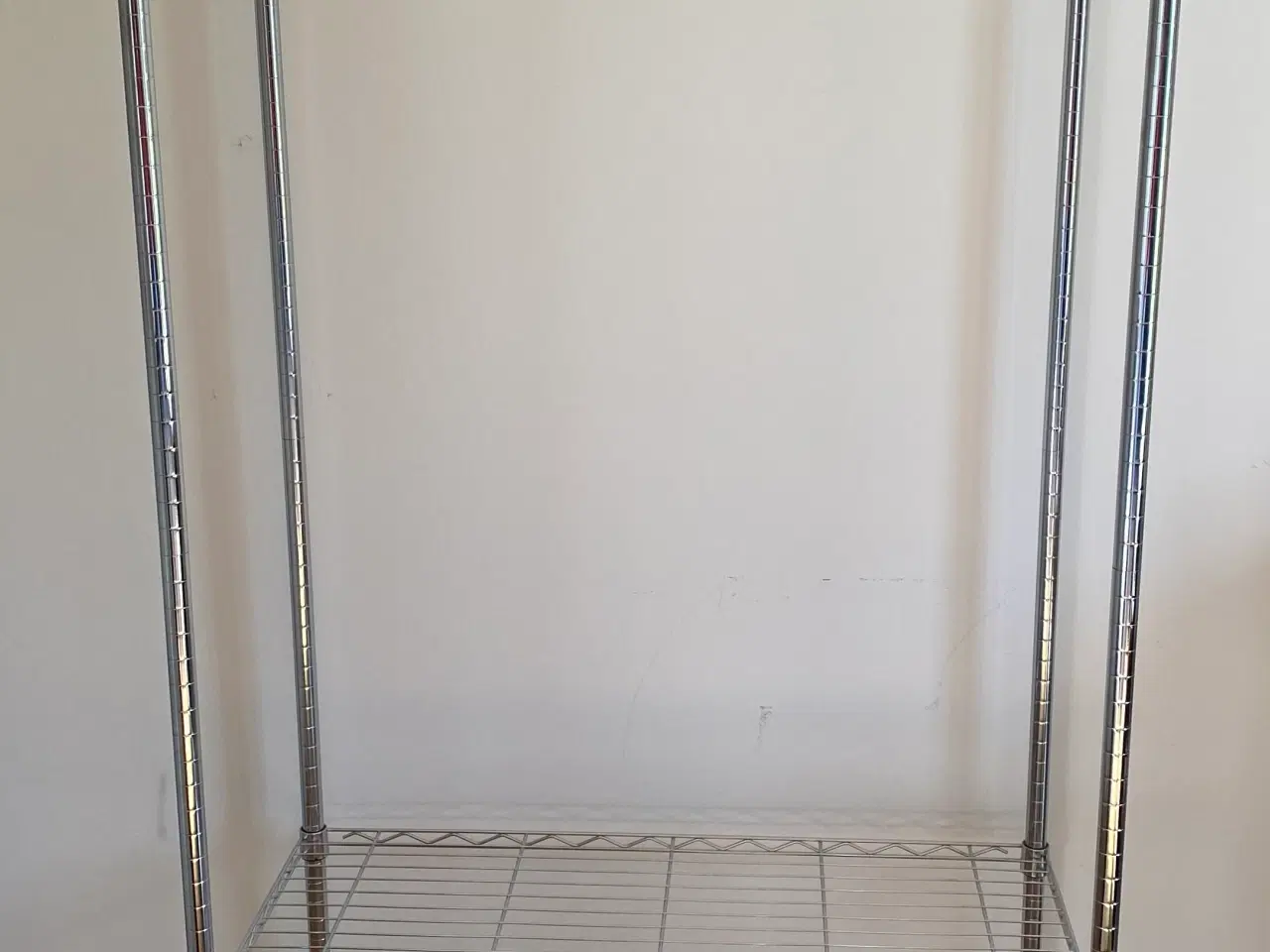 Billede 1 - Omar reol/tøjstativ med hjul