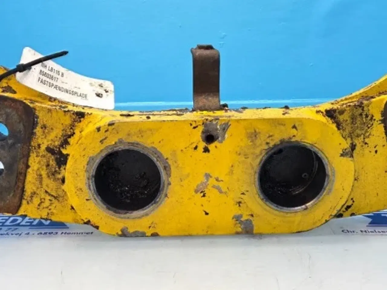 Billede 4 - New Holland LB115B Fastspændingsplade 85803617