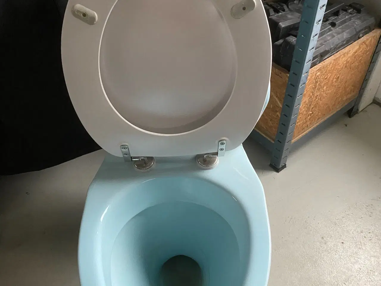 Billede 2 - Ifø Toilet og hylde i lyseblå