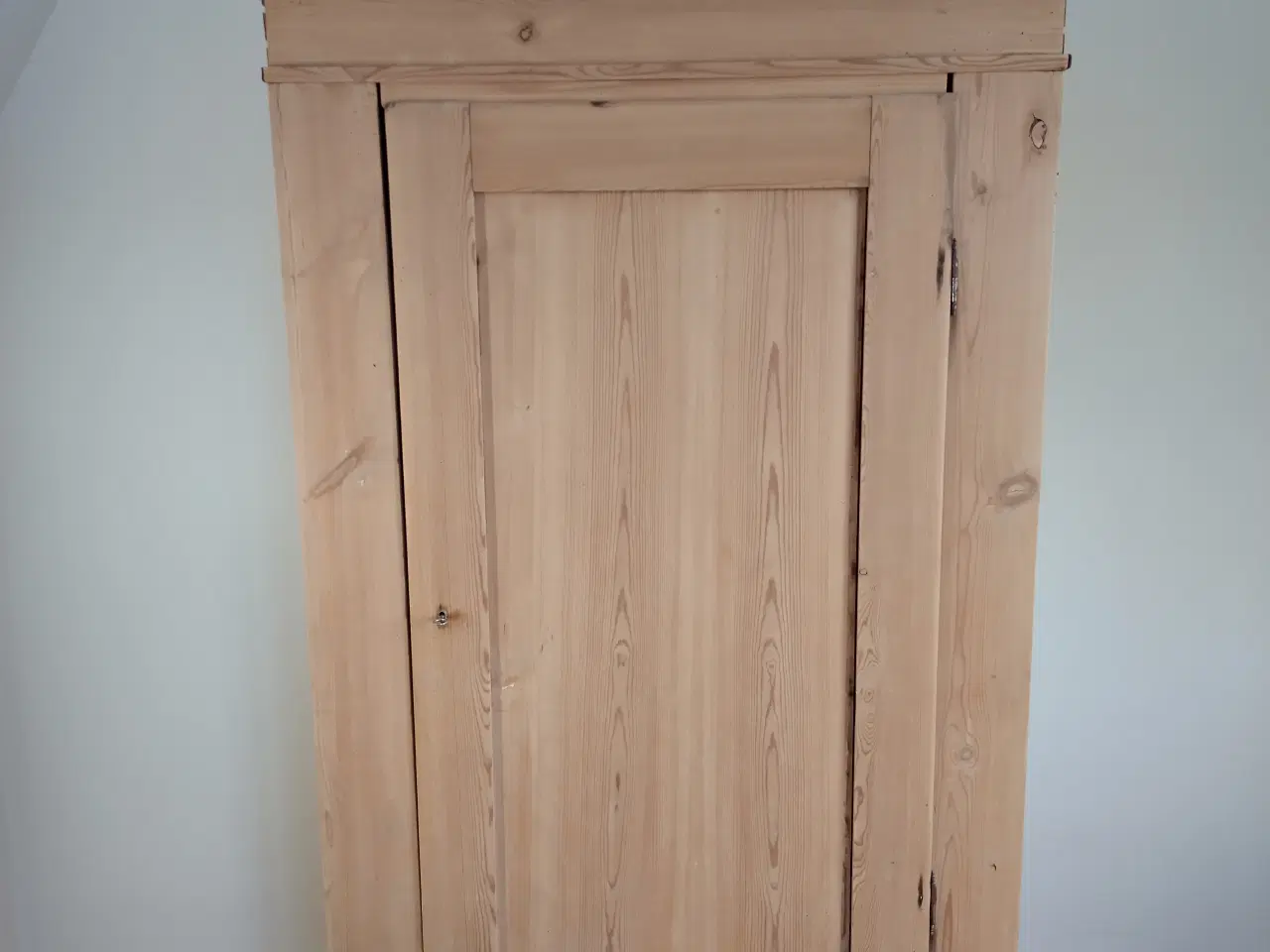 Billede 1 - Karlekammerskab - over 100 år.