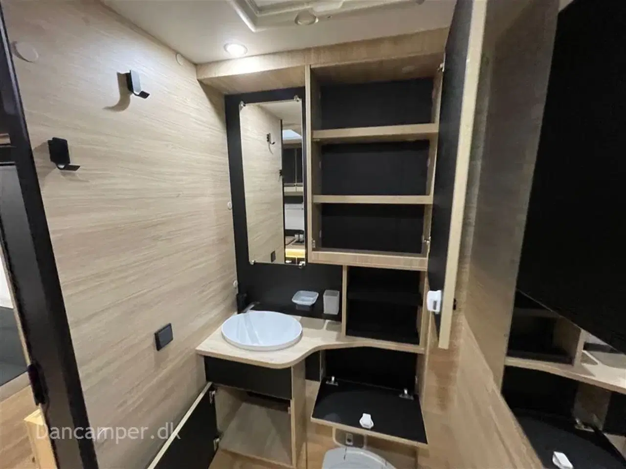 Billede 15 - 2026 - Chausson 630 Titanium Line Ford Chausson 630 Titanium Line. 165 HK og 8-trins automat gear. Adaptiv fartpilot. Artic-pakke.