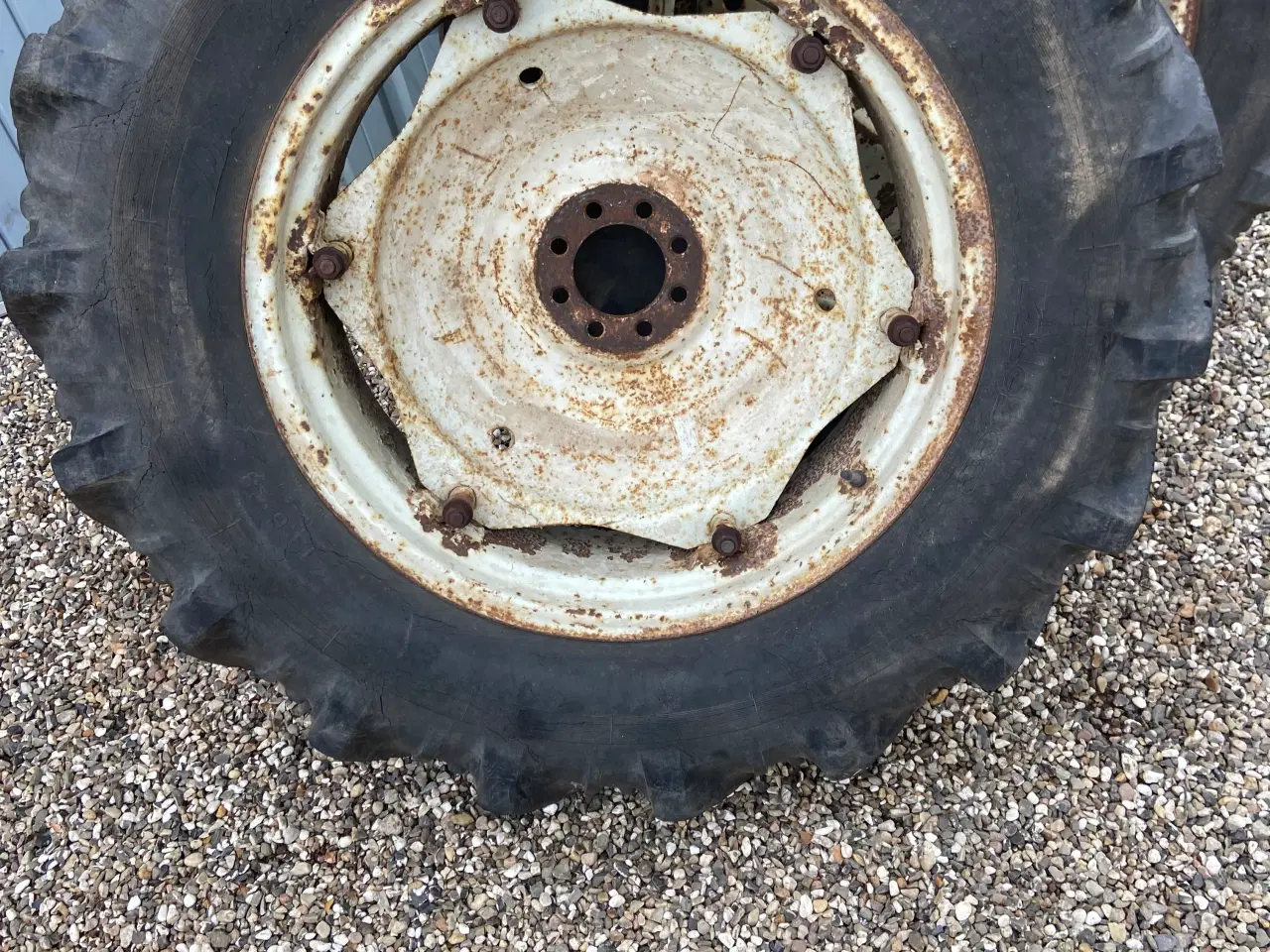 Billede 3 - 2 stk. traktorhjul 13,6 x R 28  8 ply