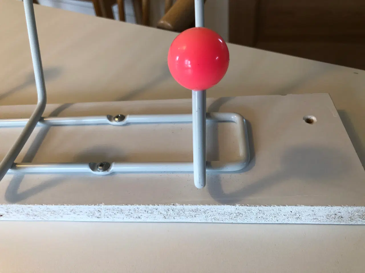 Billede 6 - Knagerække i flotte farver til børnene