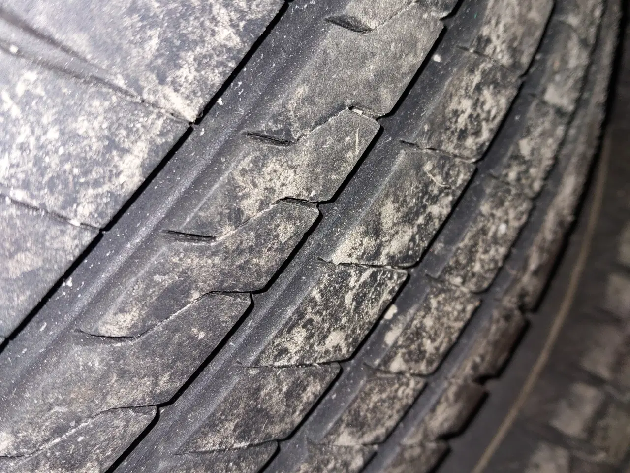 Billede 4 - Sommerdæk på alu. fælge fra VW Turan
