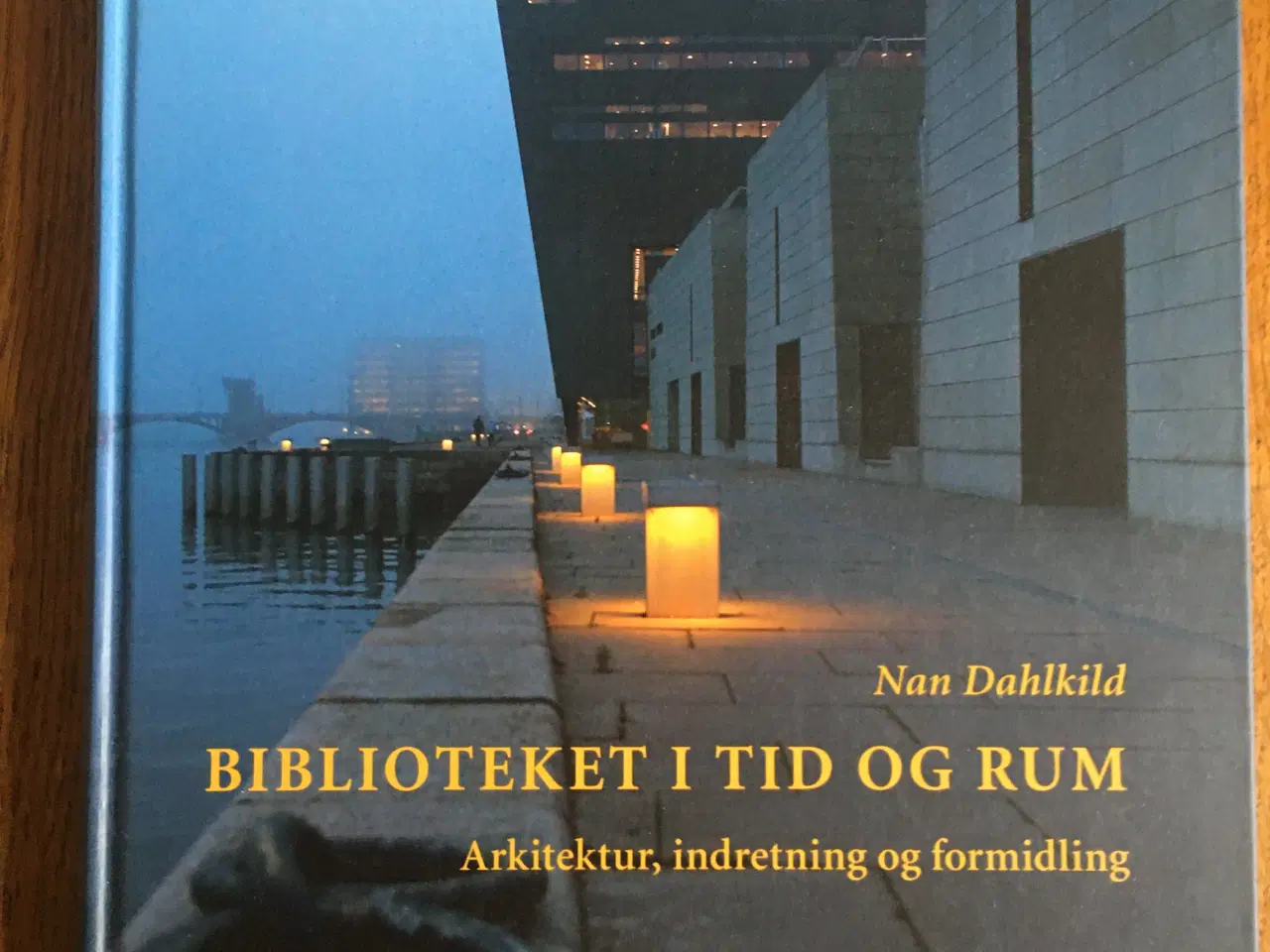 Billede 1 - Biblioteket i tid og rum Arkitektur, indretning