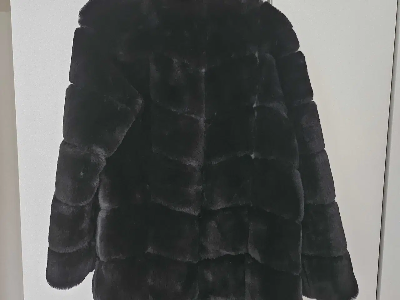 Billede 4 - đź–¤ Eksklusiv faux fur frakke ALDRIG brugt