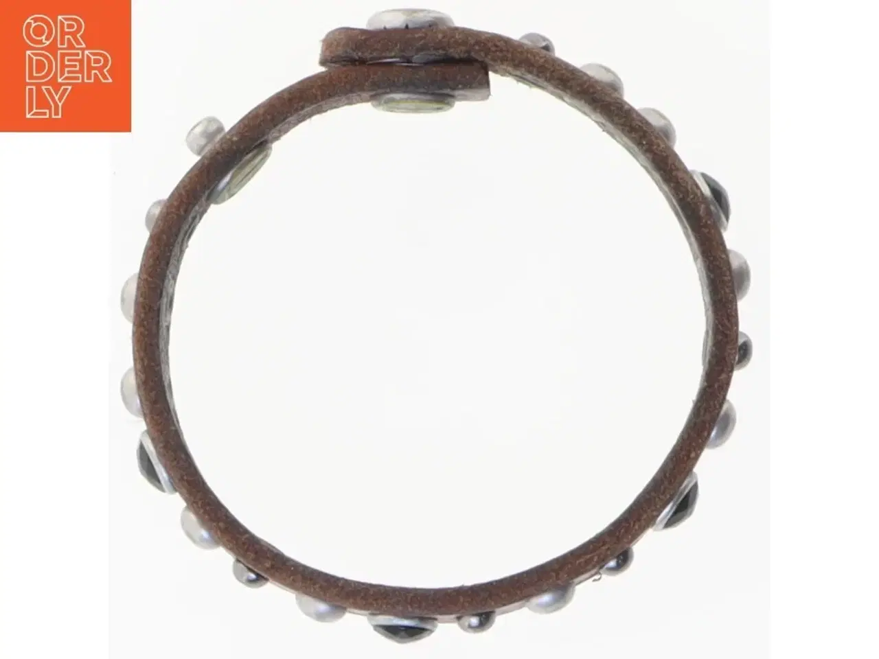 Billede 2 - Brunt læderarmbånd med nitter (str. 21 cm)
