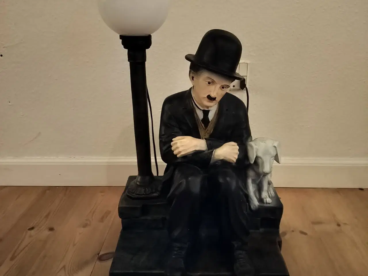 Billede 2 - Charlie med hund lampe 