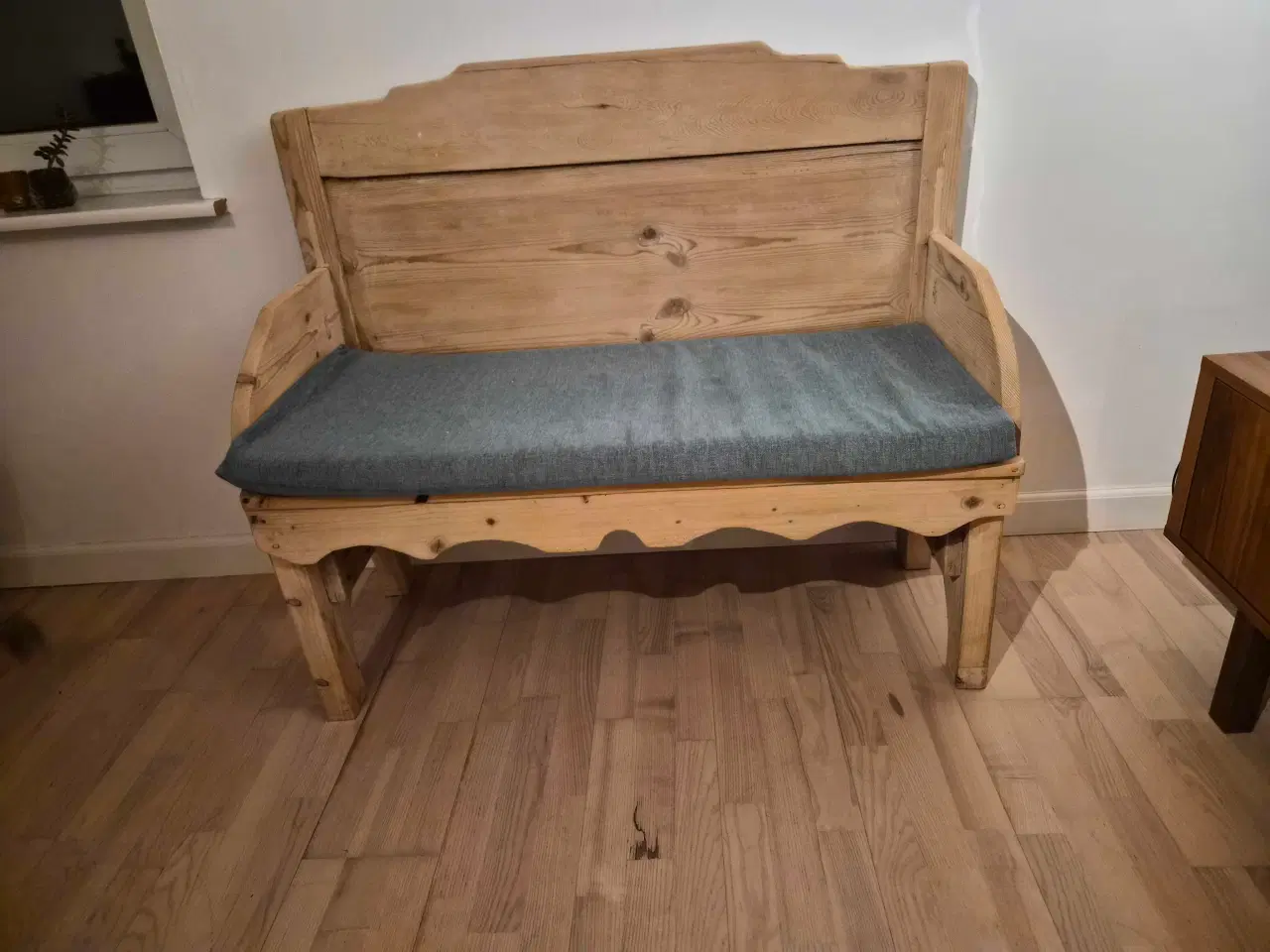 Billede 1 - Gammel afsyret bænk 