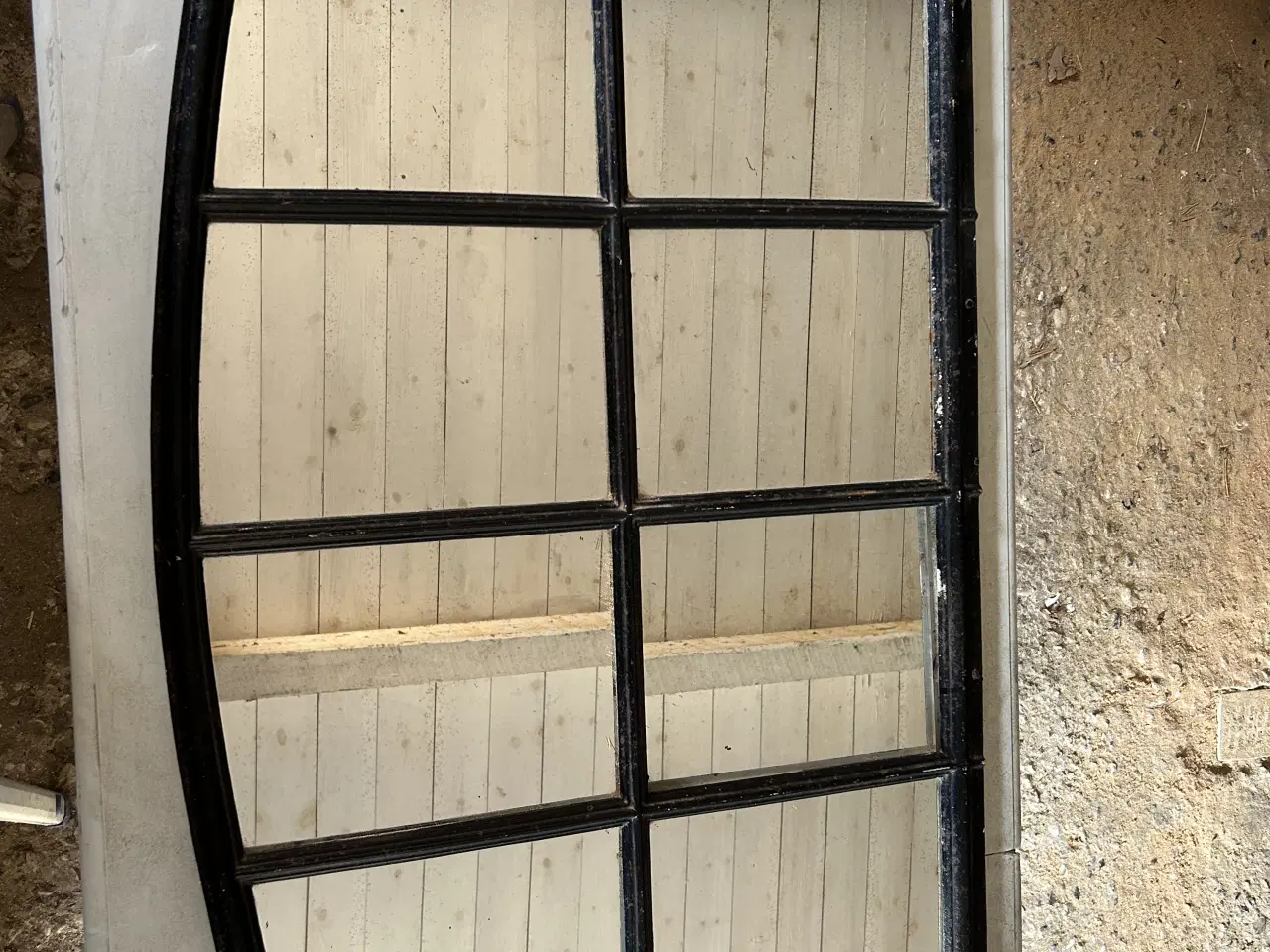 Billede 4 - Staldvindue med spejl i jern